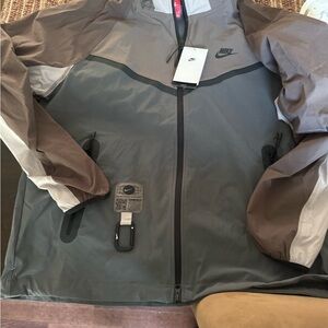 Nike Men’s Gray and Brown Colorblock Windbreaker Jacket